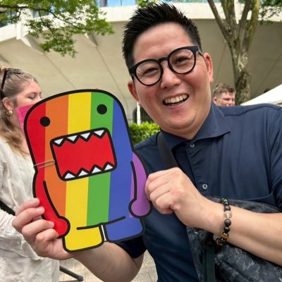 私自身ゲイなのですが、将来が不安です。1人で生きていく人生を考えると保証人やケガ病気をしてしまった時、誰かに助けを求めたいけど、実家とは疎遠になっている。そんな人たちを社会支援できるNPOを作れないかと思いこのアカウントを開設します。