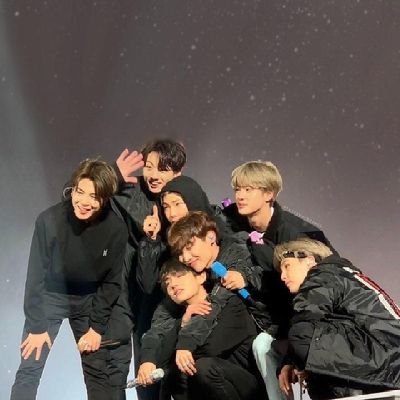 Bts'in geri dönüşünün şerefine ben de geri döndüm. Biraz fangirllük yapmak istiyorum