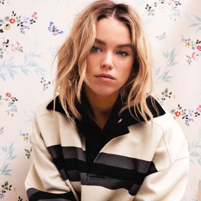 Seu maior, melhor e mais completo fã site sobre a atriz Milly Alcock no Brasil — We're NOT Milly.