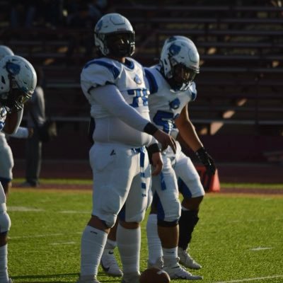 Class of 26 | 6’4” 290 | C, DT, LT | Clint High School | Golf 🏌🏻 and Football 🏈 |
