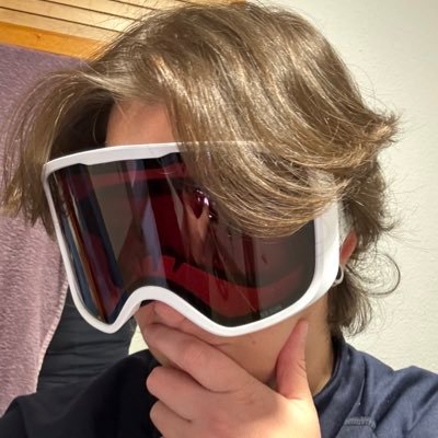 Pizza lover |🏳️🌈 (L)AF| INFJ-A | she/he/they | 🥊 and CrossFit | love #Arcane but this is a normal Twitter | music, art and architecture are welcome |