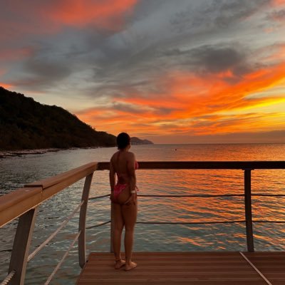 Alma libre, amante de los atardeceres🧚🏻♀️✨🌈🌺 || IG: _lizsierra