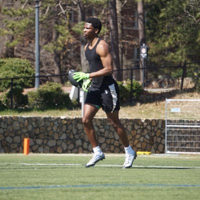 oniasi3's profile picture. 6’5 210Lb | WR/TE | @louisburg_fb