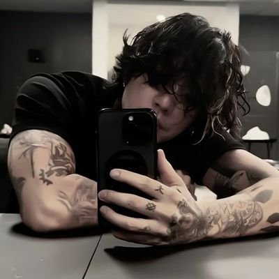 🔞 Me gustan mayores que yo • medio perv • He/Him • Bi • 21 • Coreano en Argentina 🇰🇷🇦🇷 • ENG/ESP • Edtwt, ShedTwt y -18 DNI