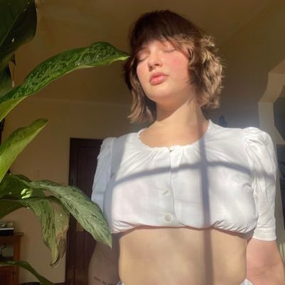 Lighthearted Companion • Sensual Adventurer • Embodied Eccentric • Dynamic Artist • 💌 meetivymaxwell@protonmail.com