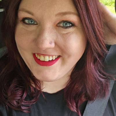 Lucynda Ruth, a quirky taco enthusiast nerdy book Extraordinaire