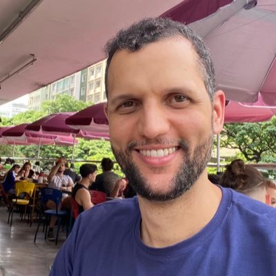 Mineiro. Atleticano. Advogado.
Aberto ao debate jurídico, político, cultural, gastronômico e esportivo.