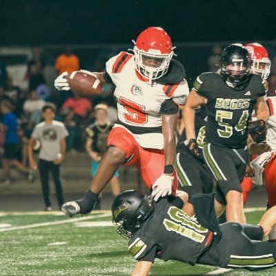 Student athlete/(c/o27)(4.76 40 yard dash)(RB/LB🏈) (5’10 height/ weight 178)(Bench press 240,Squat Max 400)(3.8 gpa/ 🏀SG/SF/PG