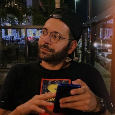 aquariano só que do avesso. fascinado por esportes e música.