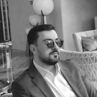 alirrreza's profile picture. ساخته‌شده از صفر و یک.
اما نه برای پیروی از الگوریتم.
