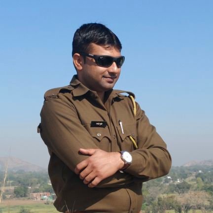 मैं गुर्जर समुदाय का साधारण लड़का हूं।राजस्थान पुलिस जिला भरतपुर में पदस्थापित हूं