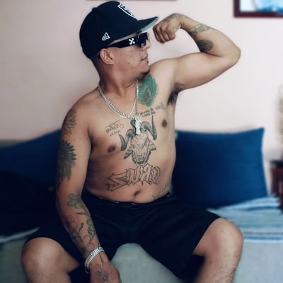 Viajero de profecion 🚛, soy un bato buen pedo 🍃
soy versatil, varonil y chakalon😎
sigueme en fb tmbn😇 Cruz Franck