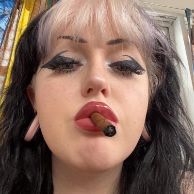 Nerdy big titty goth gf who will drain ur wallet & leave u wanting more 💸 ~ findomme leaning switch 💰 ~ Hedonist 🩷 spoiled goonette princess ~ SIZE QUEEN