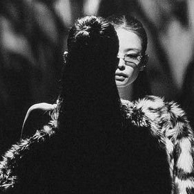 ACE of kpop #JHOPE biased army and the global IT GIRL #JENNIE biased blink💅🏼🙂↕️