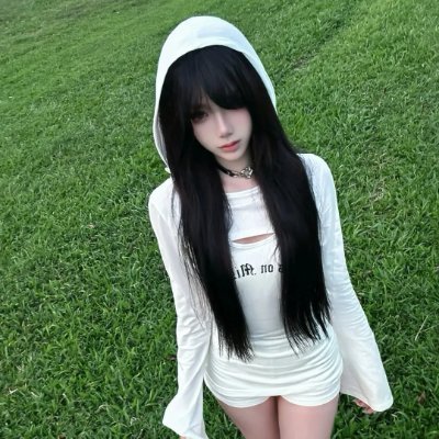 whauihdu7555's profile picture. A graphic design student at UAL, I enjoy researching fashion and food. Thank you for your love~