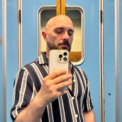 comicsiringo's profile picture. Not my Circus, not my Monkeys | He•Him🏳️‍🌈 |