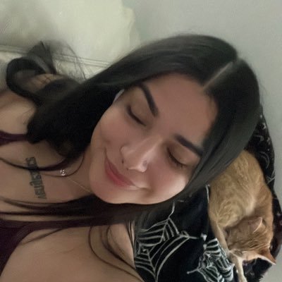 leona 🌸 Profile