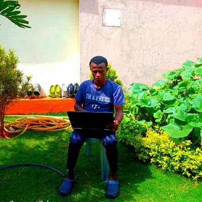 📌Living the present.
📌civil engineer.
📌Manchester United supporter.