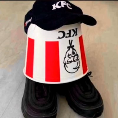 mrpoile's profile picture. HEY !