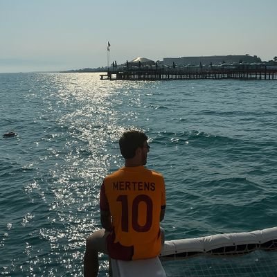 Sen alışmışsın güneşli günlere. Ben gecenin dördü beşiyim...