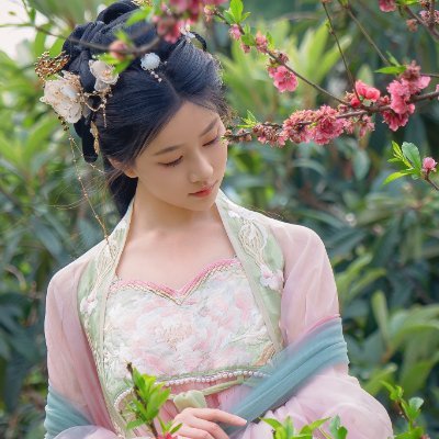 专注于各类高清写真作品,包含但不限于:cosplay 国模私房 OnlyFans 推特等内容,已更新80万+高清内容,完整版详见TG频道,TG预览:https://t.co/wqcmIr1bvc
