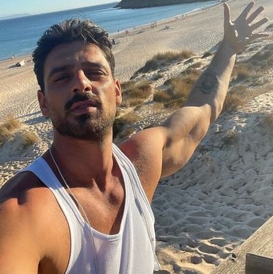 Amo l'Italia, il mio paese, amo fare amicizia,attore, cantante e musicista 🇮🇹