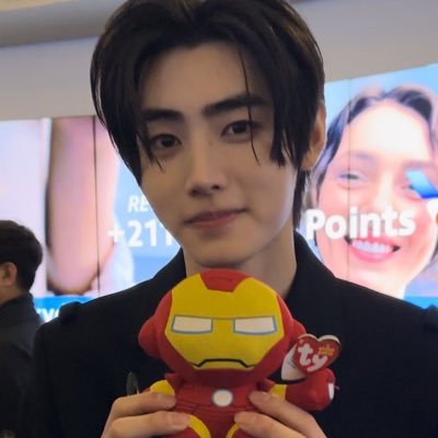 snghooncat's profile picture. Certified No 1 Sunghoon Fan.