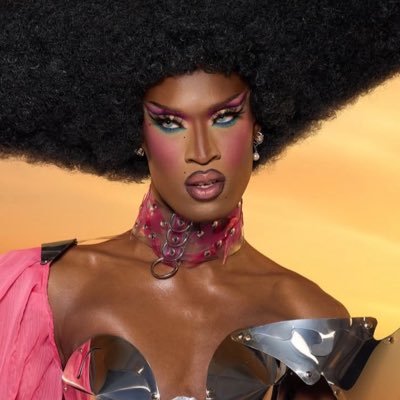 Urgirlsaturn's profile picture. team MAMI 🇫🇷 ☼ #dragrace 🪐