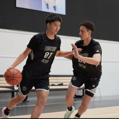 6’3 PG | Class of 2025 | DME Academy | 3.5 GPA | Instagram: eisyun1103 | Email: eisyun3334@gmail.com |
