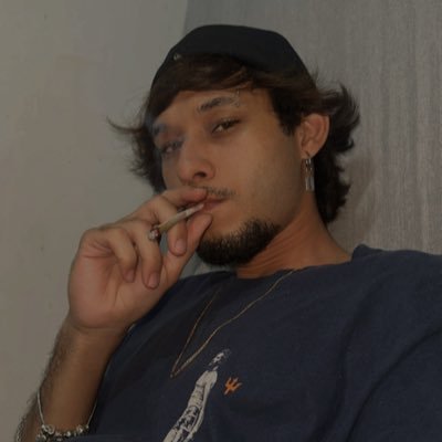 maconheiro // jogador de lol // amante do trance // publicitário // graphic design & ads
