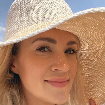 Carrie Underwood official account I love you all fans ❤️💞💋