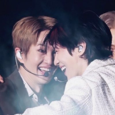 oneroomhico's profile picture. thinks he’s snoopy. he’s not. 🐶