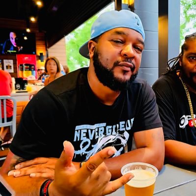@Twitch Partner | DJ / Asst Prgm Director | The Box WMXZ-HD2 Mon-Sat:2-6pm | #ThundakatDJS | South Carolina | Official Cîroc Dj | Father | #QCDJs #MP3Waxx