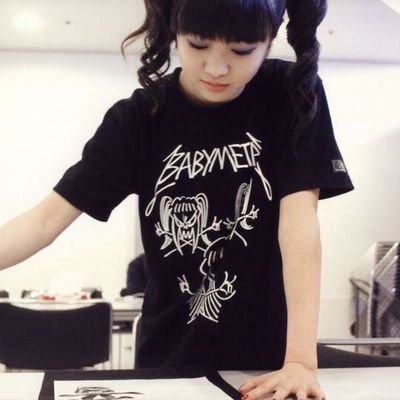 #BABYMETAL
fã de metal, mas com pitadas de kawaii e surtos aleatórios | su-metal é um ícone, moa-metal é minha religião 🎸✨ | aqui só tem opinião polêmica