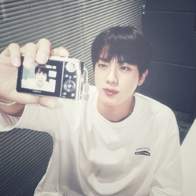 bellasspringday's profile picture. l .* "i live so i love" * •| #BTS ~4/16/22~