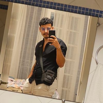 I'm a brazillian biologist. I have interest in bioacustic and basicaly everything releated to botanic, but mostly (buzz) pollination.