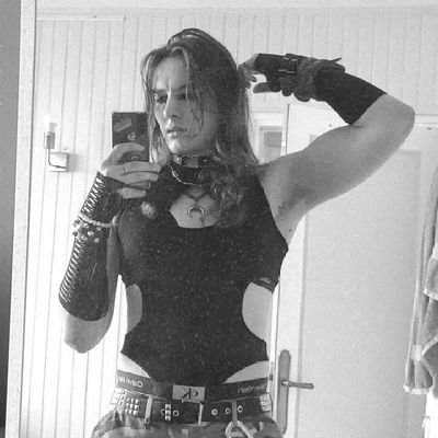 Stone-Fem, 3.5L de Lesbienne bagarre, juste une sorcière comme les autres.