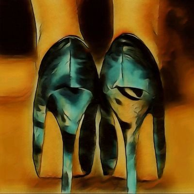 Lover of shoes. New account for keeping in touch with fabulous people. Not posting, just here for my sanity! Only adding people I know from old account.