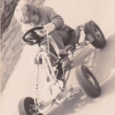 Auto -, Fahrrad- und Motorradldamisch seit kurz nach der Geburt. Hybrid Toyota-Profi und Fan von allem, was auf Rädern Spaß macht. Private Tweets