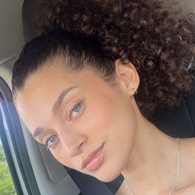Mama • model • holistic birth doula • licensed massage therapist ✨ ♈︎ ☉ ♎︎ ◯ ♌︎ ↑