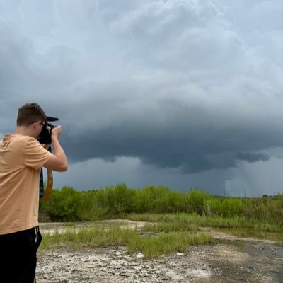 I am a amateur photographer from Lake Charles and have interest like weather, birds, vintage electronics, and nature. (also geometry dash)