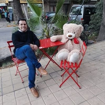 Somos instantes, la felicidad nunca es completa, amo el buen vino, la poesía, el arte, el otoño en Mendoza 🍁, amo el verano de mdq, vive y deja vivir.