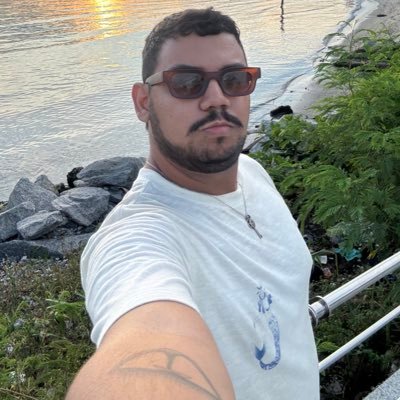 Para o Carnaval eu tô on! Opiniões são apenas opiniões, desde que você não seja um babaca. Carioca, sambista e apaixonado por vôlei.