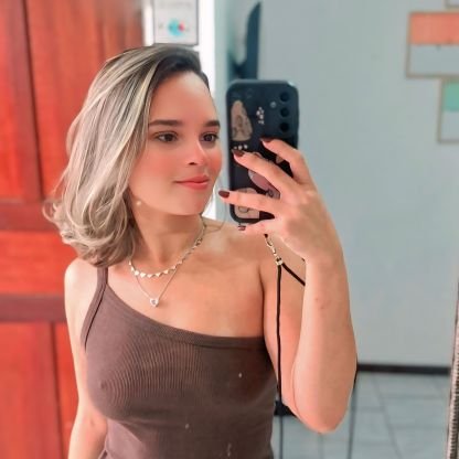 Larilanda's profile picture. 30 anos • Sagitariana ♐️ • Mãe de 👸🤴• #021