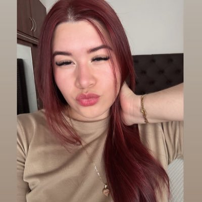 LeslyEscriba_'s profile picture. Nunca dejes que un mal momento te haga pensar que tienes una mala vida...