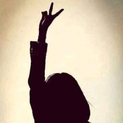 Fundamentalista de nada,dedos en V,feminista/queer, artesana. UBUNTU