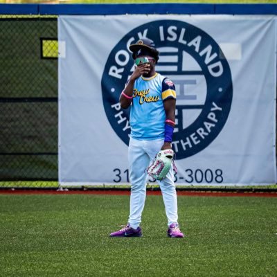 aydin Harrison c/o 30’ baseball -CF/OF 5’8 -165 -football : Wr , mlb - basketball - guard 1x gridiron all-American ‘beast of the week all-star game ‘3.8 GPA