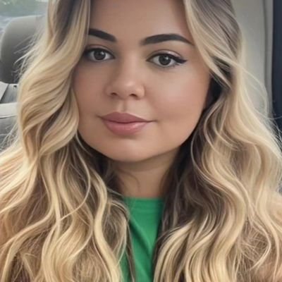 Bailarina clássica, adv criminalista, concurseira, Barbie emo, viciada em livros, apaixonada pelo Shawn Mendes e pelo Justin Bieber