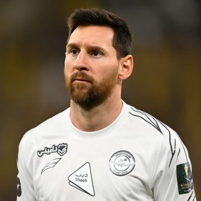ولدتُ شبابياً وترعرعت بحب الشباب 🤍🤩