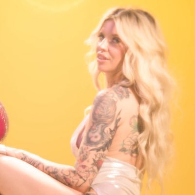 Tall 5’11” Tattooed , fit, bombshell with a smile you will never forget. https://t.co/iA7slE0Tvx for booking please contact @FOXXXMODELING